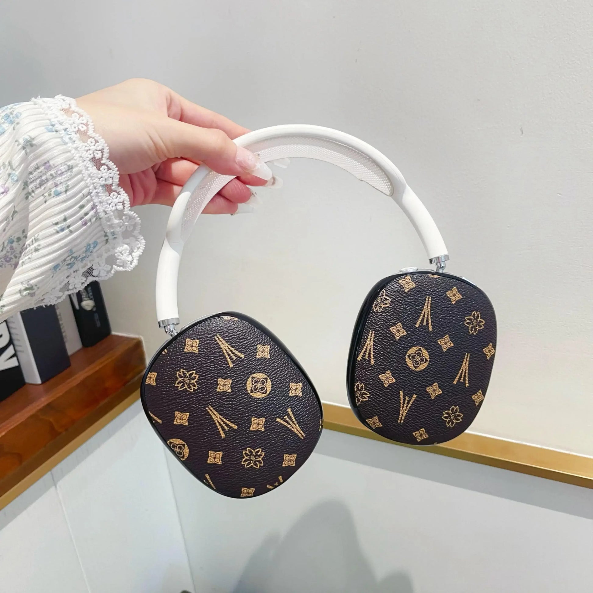 Luxury Leather Pattern Headphone Case – Shockproof Protection for AirPods Max - Vélanoworld