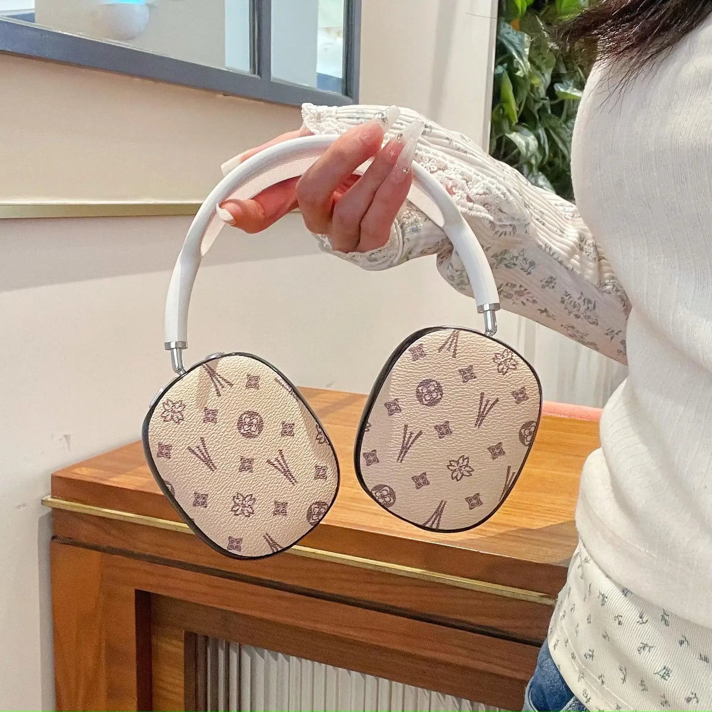 Luxury Leather Pattern Headphone Case – Shockproof Protection for AirPods Max - Vélanoworld