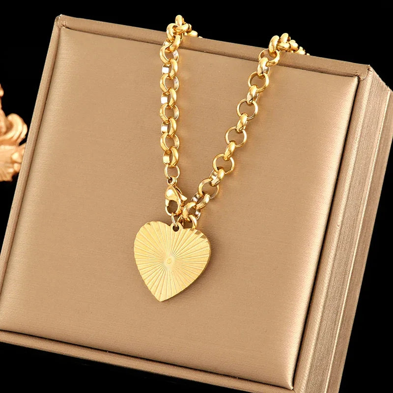 Stainless Steel Heart Pendant Necklace - Vélanoworld